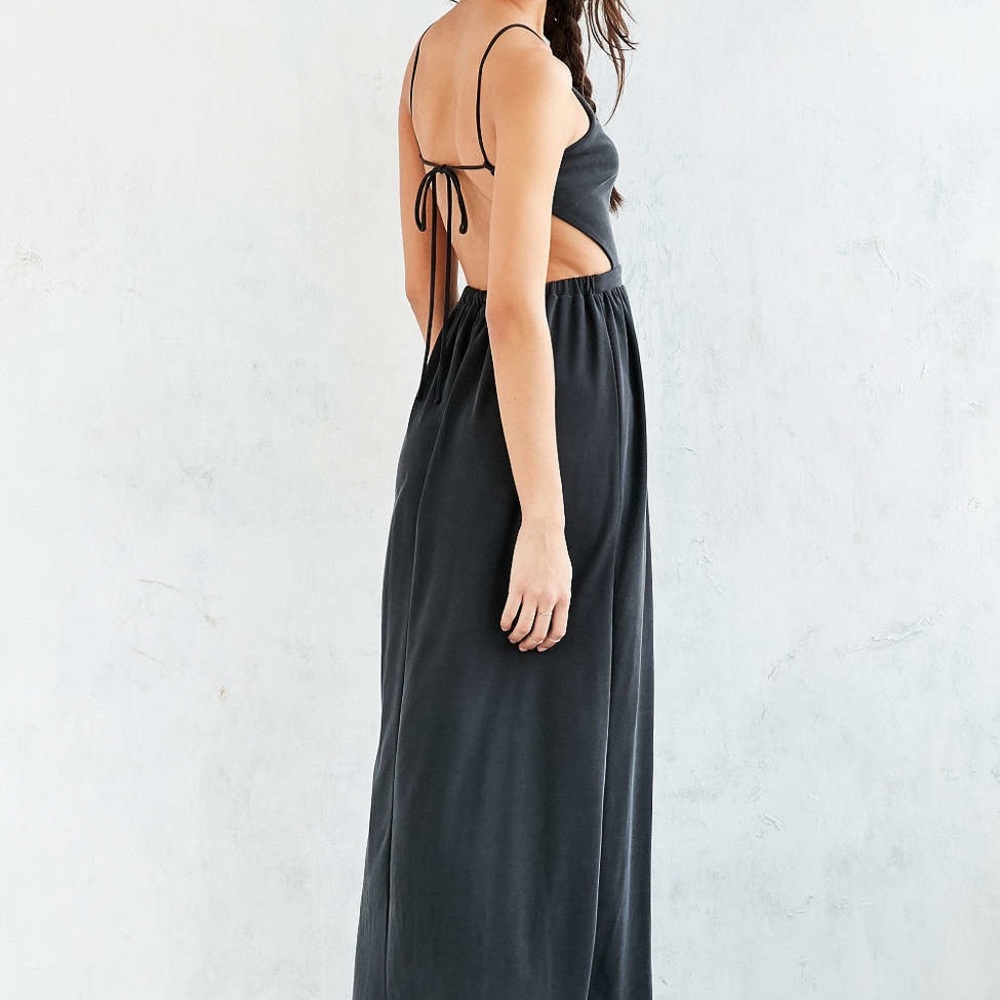 Kimchi Blue Sleeveless Y-neck Open Back Maxi Dress